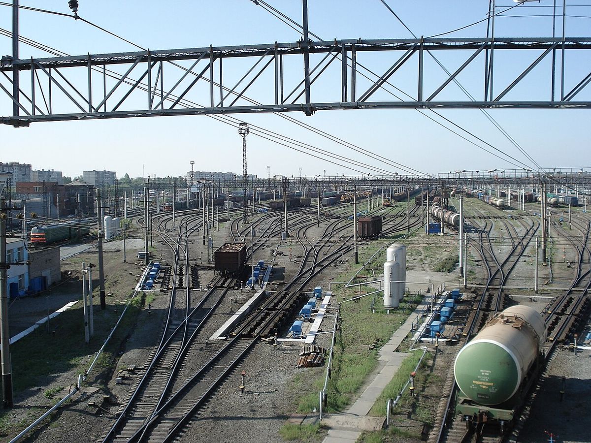 Сортировочная горка железнодорожной станции